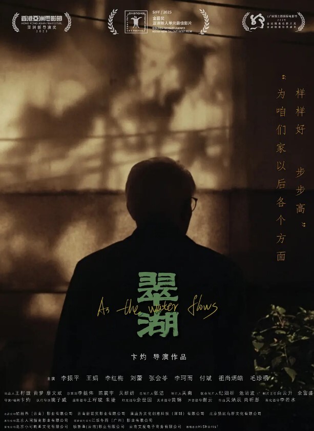 终于到达酒店中间还有个插曲就是原先订的酒店不给进拦住她了说未成nian换了一家不拦的才进去的我服了 - 免费国产海报