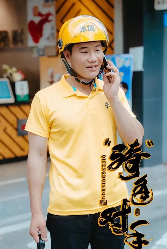 这个少妇是我对门邻居，老公在外上班，我老婆也经常出差，我家有时在她家，有时在我家偷情！ - 免费国产海报